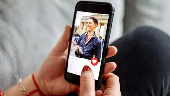 Ai grijă de cine te îndrăgostești pe internet și cui îi trimiți bani: cum păcălesc infractorii victimele, cu ajutorul inteligenței artificiale