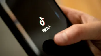 TikTok le pune „bețe în roate” adolescenților: ce decizie a luat gigantul, cât de tare îi va supăra