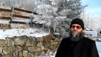 Călugărul român care a rămas fără funcție. I-a trimis unei femei un filmuleț în ipostaze intime