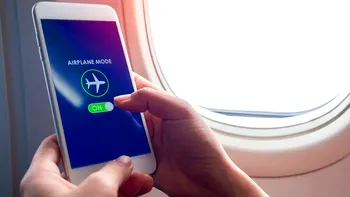 De ce trebuie să îţi ţii telefonul pe modul avion atunci când zbori, de fapt. Explicaţia specialiştilor, acum vei înţelege tot