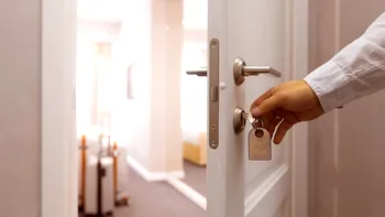 Ce trebuie să faci obligatoriu când intri în camera de hotel. Detaliul major la care să fii atent imediat