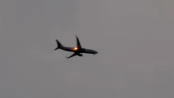 Momentul în care un avion a luat foc, imediat după decolare. Un pasager a filmat totul VIDEO