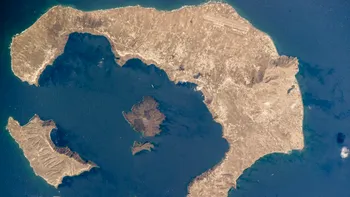 Oamenii de știință trag un semnal de alarmă. Locul preferat de românii care merg în Grecia va fi lovit de o erupție vulcanică majoră