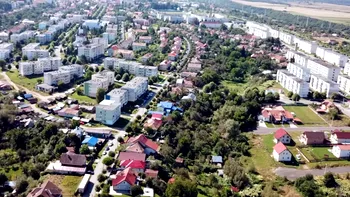 Singurul oraș artificial din România: locuitorii săraci tânjesc, și acum, după comunism