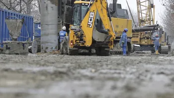 Pericol de explozie în București. Un excavator a lovit o ţeavă de gaze, în Piața Floreasca