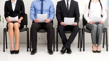 Angajații români sunt suprasolicitați: la muncă li se cer prea multe, șefii au pretenții mari