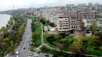 Orașul din România care renaște. Altă dată era aproape părăsit, acum devine polul investițiilor în energie. Unde se va construi cel mai mare parc eolian din țară