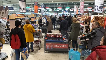 Pică în cap prețurile la mâncare, ratele la bănci se prăbușesc, dobânzile intră la apă: trai pe vătrai în România