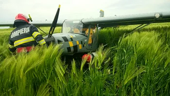 Un avion a aterizat forțat într-un lan de grâu, în Ialomița. În ce stare se află pilotul
