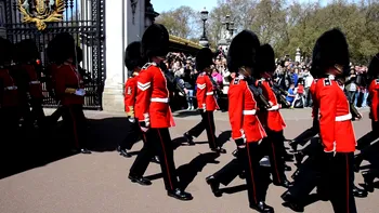 Incident înainte de încoronarea Regelui Charles. Un bărbat, arestat aproape de Palatul Buckingham. „S-a efectuat o explozie ca măsură de precauție”