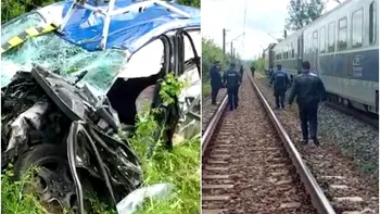 O mașină Google Street View, lovită de un tren într-o comună din Mehedinți. Șoferul, transportat la spital