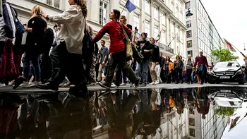 Poliția ungară a tras cu gaze lacrimogene asupra unor adolescenți. Copiii participau la un protest