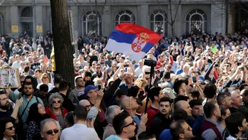 Proteste masive în Serbia față de violență, după cele două atacuri armate
