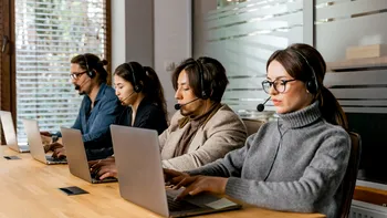 Reguli noi pentru operatorii de call-center. În cât timp trebuie să răspundă, ca să nu plătească amenzi de până la 100.000 de lei