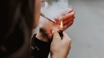 Studiul care arată că singurătatea este la fel de periculoasă precum fumatul
