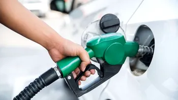 Se întâmplă la pompă, vestea surprinzătoare pentru românii cu mașini pe benzină și motorină