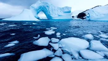 Avertismentul cercetătorilor: calota glaciară a Groenlandei se apropie de un punct de topire fără întoarcere