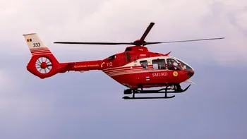 Un copil de doi ani din Brașov, în stare gravă, după ce o poartă a căzut peste el. Poliția a deschis un dosar penal