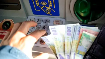 Informația momentului pentru toți românii cu card bancar: dispar comisioanele la conturi, obligatoriu în România