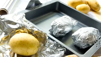 Obiectul din bucătăria ta care ar putea să-ți facă rău fără să știi: care e adevărul despre folia de aluminiu, conform cercetătorilor