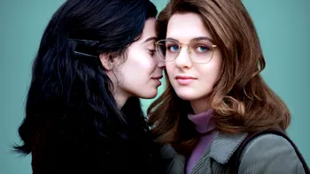 Câteva motive să te uiți la My Brilliant Friend, serialul realizat după seria de cărți a autoarei anonime Elena Ferrante