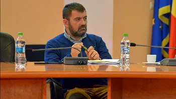 Doi directori ai Serviciului de Termoficare Brașov, reținuți de DNA pentru atribuirea ilegală de contracte. Ar fi primit mită o trotinetă electrică și mașini