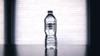 Avertismentul lansat de medici. Ce se întâmplă cu apa ținută la soare, în sticle de plastic. Bolile grave ce pot apărea