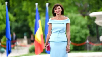 Ce salariu are Carmen Iohannis. Soția președintelui este profesoară la Sibiu și câștigă mai mult din chirii