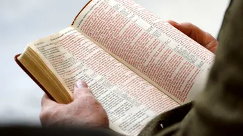 Decizie controversată. Biblia, interzisă în câteva școli primare și gimnaziale, din SUA, pentru „vulgaritate și violență, inclusiv sexuală”
