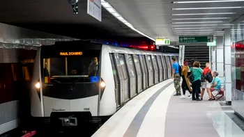 Incident la metroul din București. O persoană a căzut pe șine