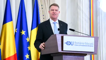 ANALIZĂ: Cum s-a schimbat atitudinea lui Iohannis față de profesori de-a lungul timpului. De la cei care au puterea de a schimba o societate, la cei care „îndrăznesc să pună în pericol Examenele Naționale”