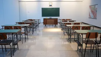 Profesoara care a lipsit de la școală timp de 20 de ani. Vrea să își facă dreptate după ce a fost concediată
