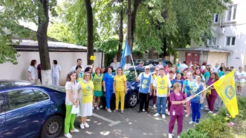 Protest al angajaților din Sănătate care amenință cu greva generală, în timp ce în Parlament se votează noul Guvern