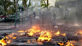 Proteste violente în Franța, după ce un adolescent de 17 ani a fost împușcat mortal de poliție