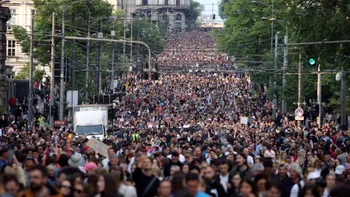 Serbia: A șaptea săptămână de manifestații în masă împotriva guvernului. Zeci de mii de oameni au ieși în stradă