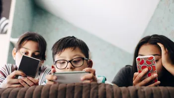 Acești părinți au interzis utilizarea smartphone-urilor pentru copiii sub 13 ani