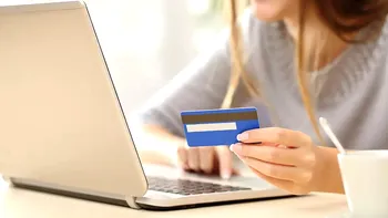 Românii și cumpărăturile online: câți au adoptat comerțul de pe internet, ce obișnuiesc să cumpere