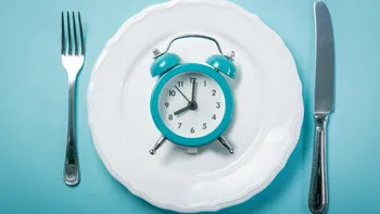 Ce este mai eficient pentru pierderea în greutate: postul intermitent sau numărarea caloriilor? Ce arată un nou studiu