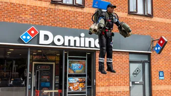 VIDEO Pizza livrată cu jetpack-ul: marele brand din România care a realizat această premieră