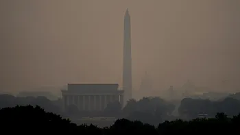 Capitala SUA cuprinsă de fumul provocat de incendiile din Canada. La New York, rezidenții caută să își vândă casele