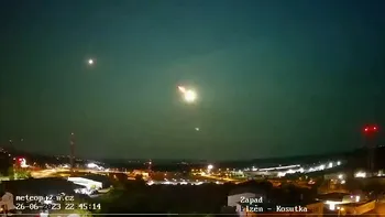 „Tot cerul s-a luminat. Obiectul era mai strălucitor decât luna”. Ce au văzut locuitorii unui oraș din Cehia în miezul nopții