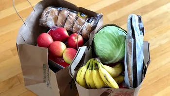 Câți bani cheltuie românii pe fructe și legume. Pe care le preferă 