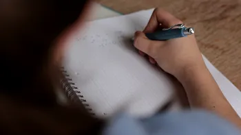 Cel mai greu Bacalaureat din lume, cu ”întrebări ucigătoare”, blamat pentru scăderea ratei natalității. Câte ore durează