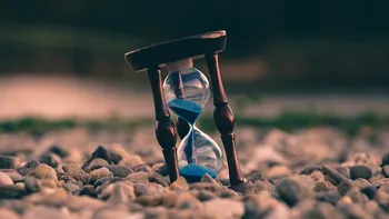 Dovada că timpul trece mai repede în prezent, găsită de cercetători. Ce însemna o oră la începutul Universului