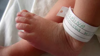 Femeia care primește bani ca să pună nume bebelușilor. Cu cât e plătită și de unde se inspiră
