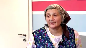Mândrie mare pentru o femeie din Suceava. Fiul ei a ajuns directorul școlii în care ea lucrează ca femeie de serviciu