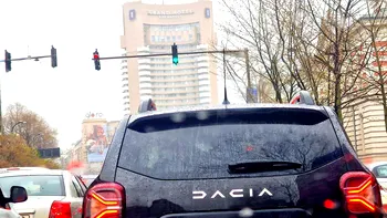Noua mașină Dacia care va bate, poate, Ford și Audi. Imagini nemaivăzute pe străzile din România cu autoturismul