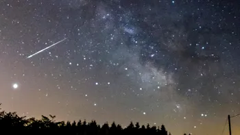 O femeie a fost lovită de un meteorit în timp ce își bea cafeaua. Experții francezi au rămas șocați
