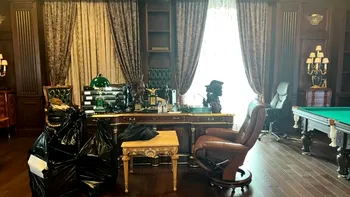 Peruci, arme, aur, cutii cu bani și o cameră de rugăciune privată. Ce s-a găsit în casa lui Prigojin, la percheziții FOTO