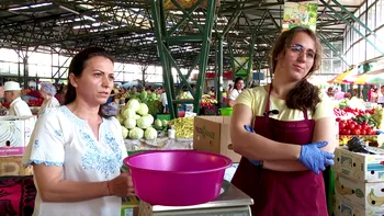 Povestea Dianei, adolescenta care a dat BAC-ul și a fost deja admisă la Facultatea de Medicină. Vinde roșii în piața din Buzău și se mândrește cu asta